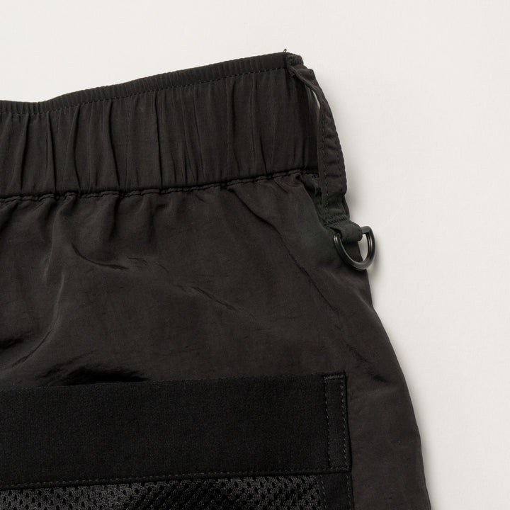 NYLON TROUSER SHORTS, BLACK