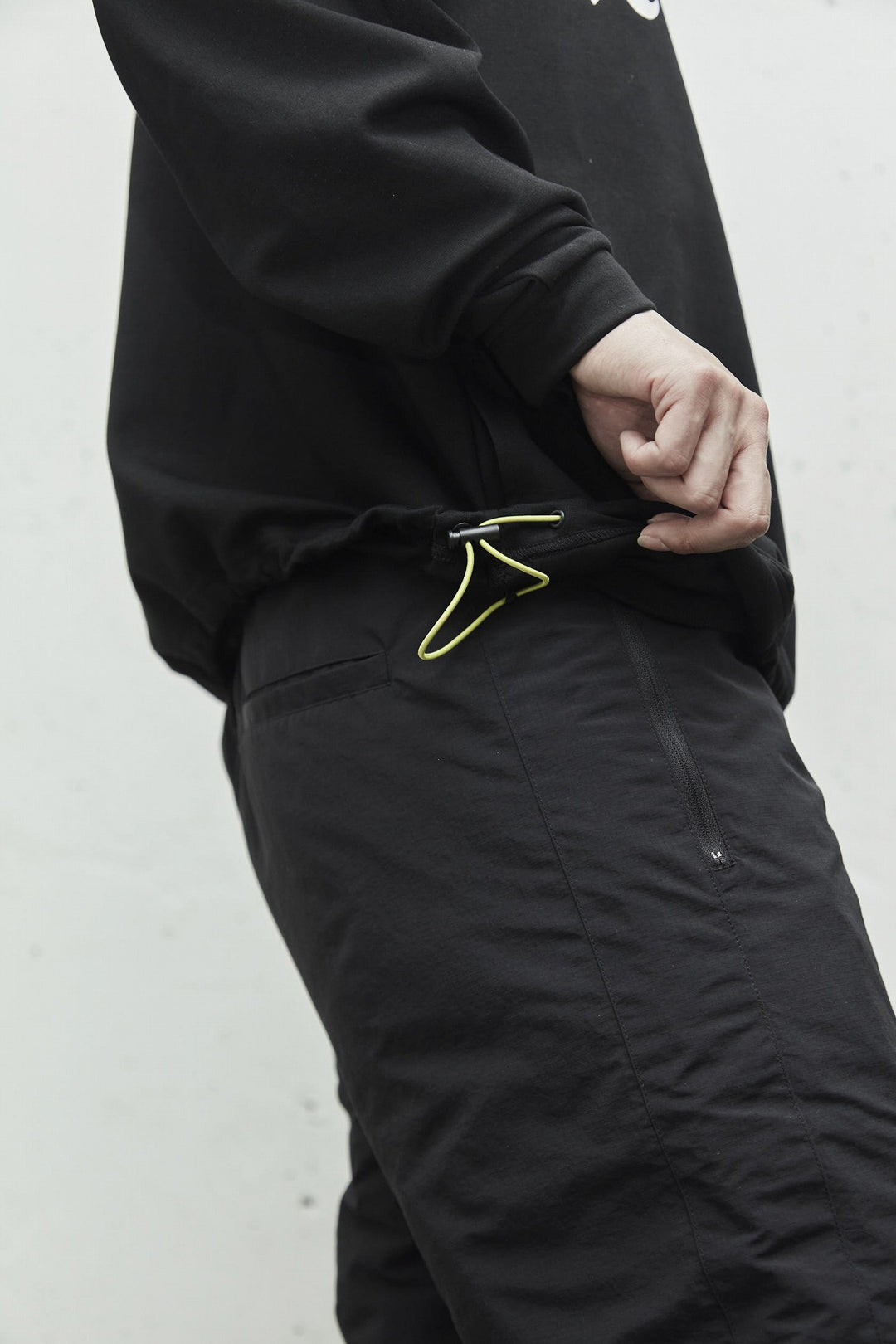 H&H PUNCH MOCKNECK L/TEE, BLACK