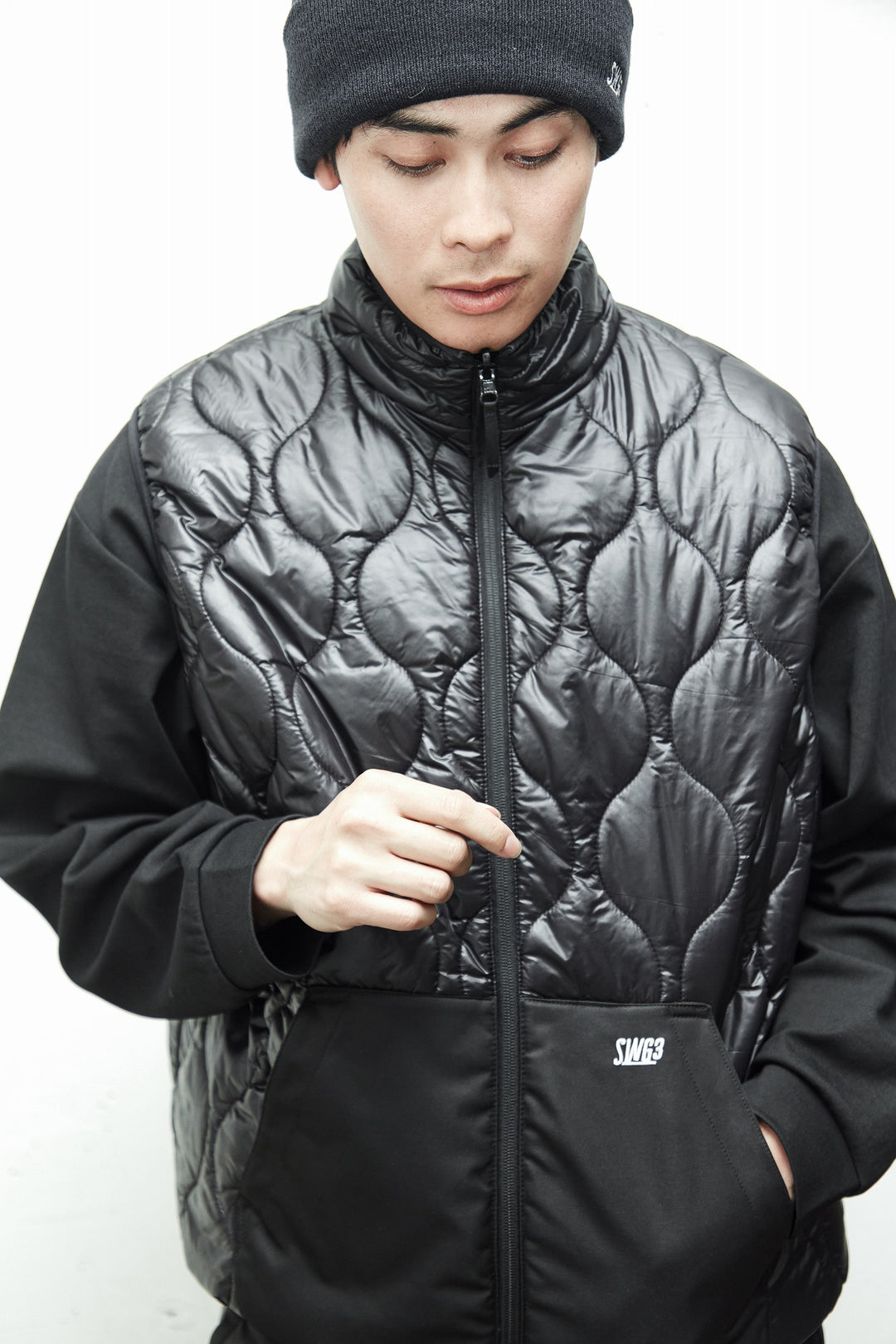 QUILT REVERSIBLE VT, BLACK