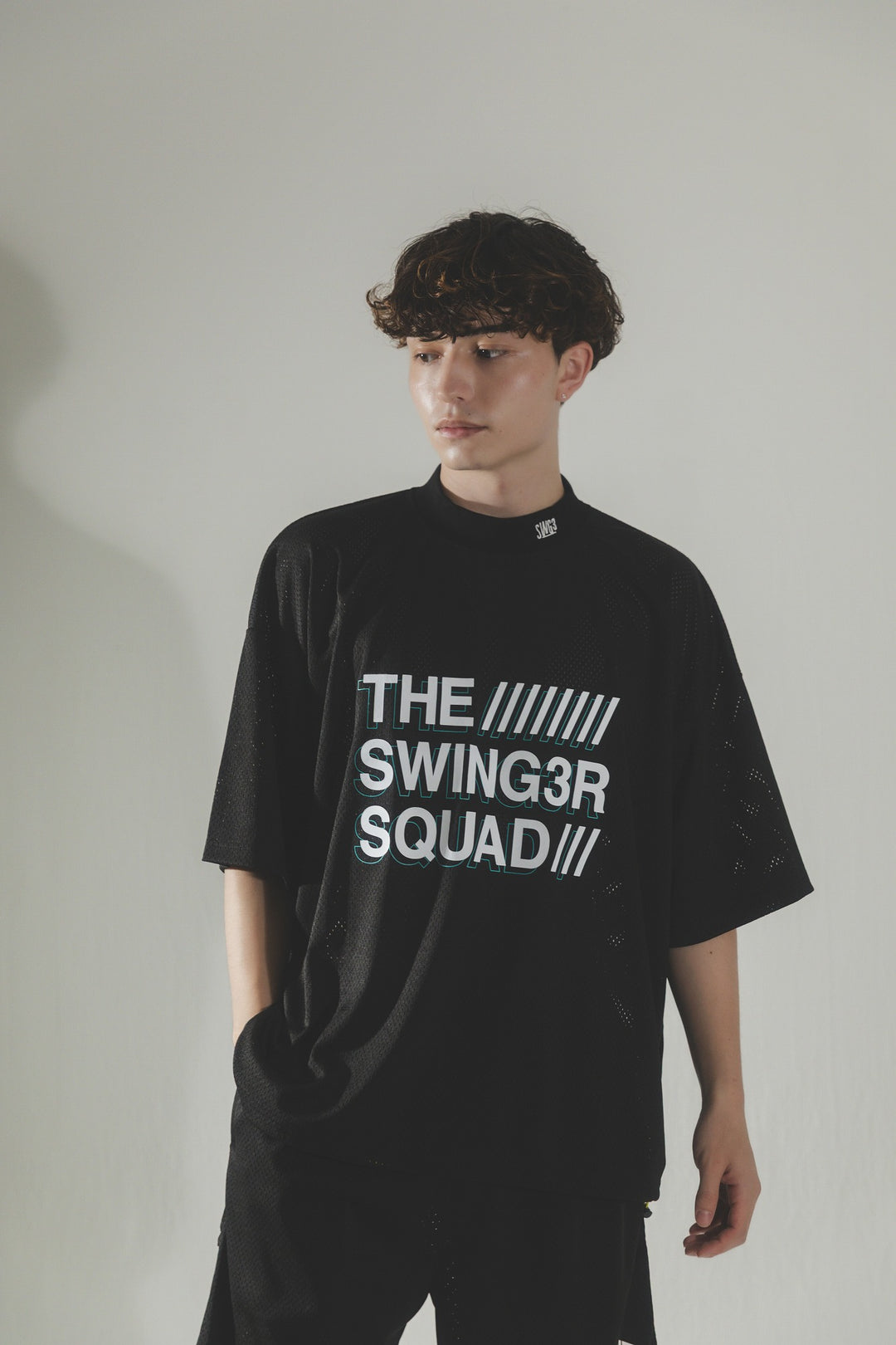 SQUAD MESH MOCK TEE, BLACK