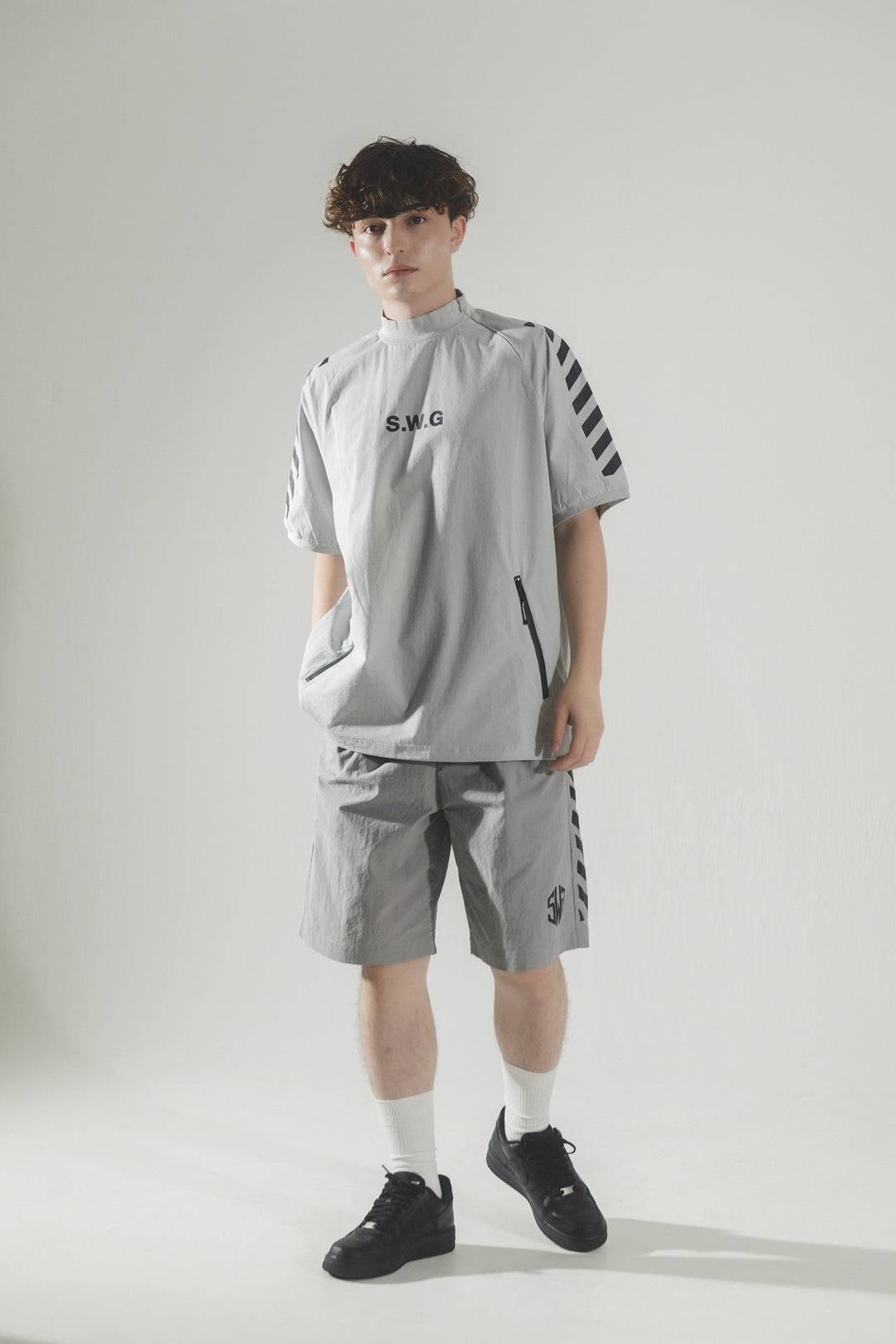 STRETCH NYLON SHORT SLEEVE, L.GRAY