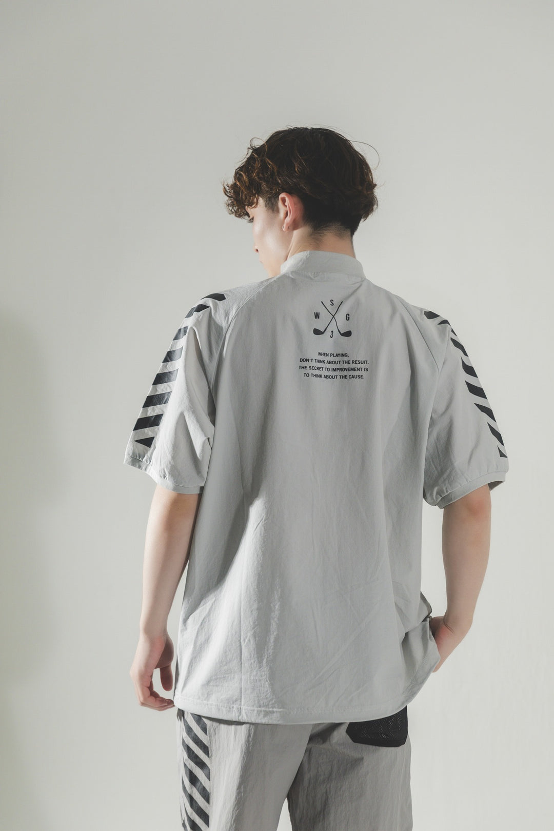 STRETCH NYLON SHORT SLEEVE, L.GRAY