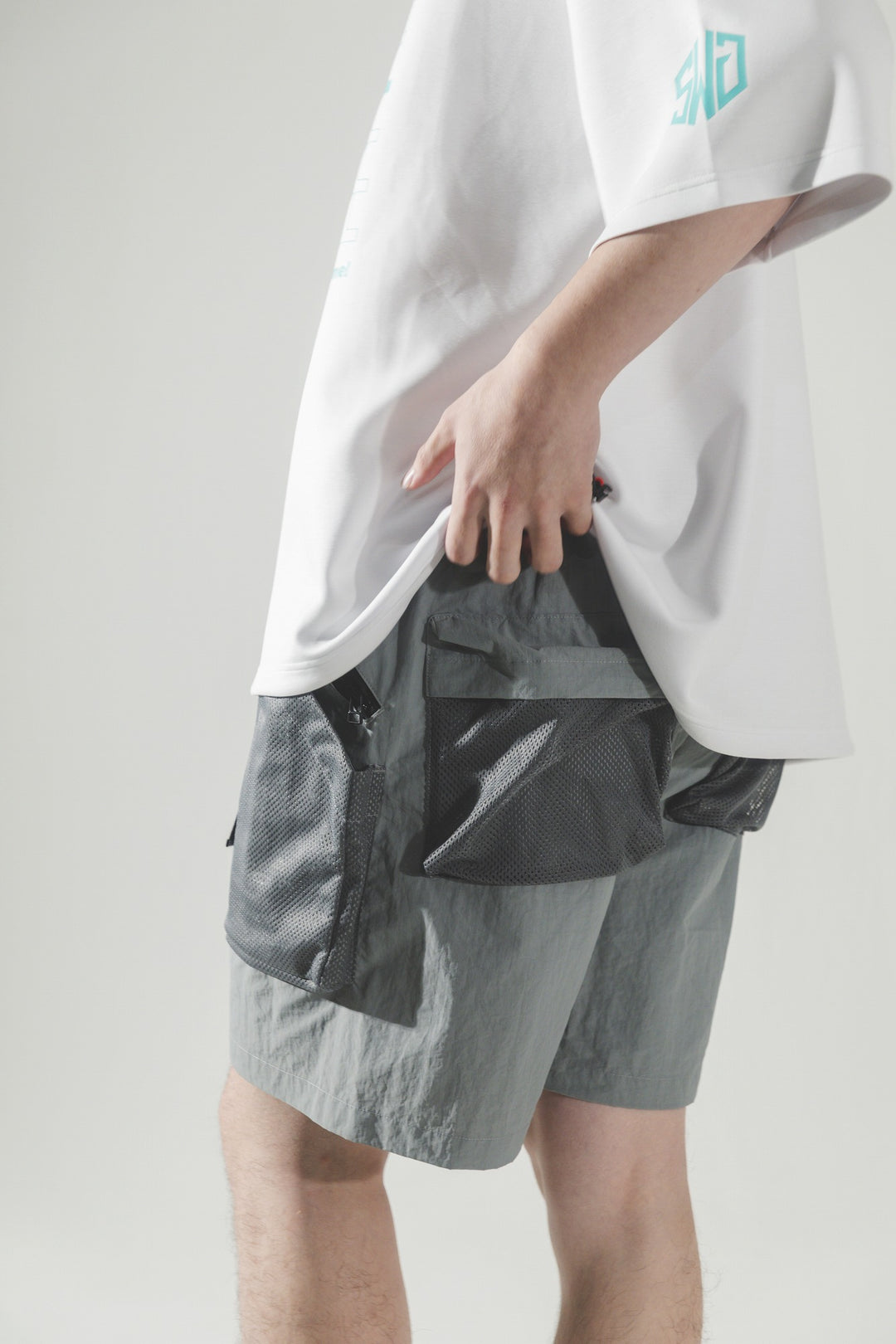 MULTIFUNCTIONAL SHORTS, GRAY
