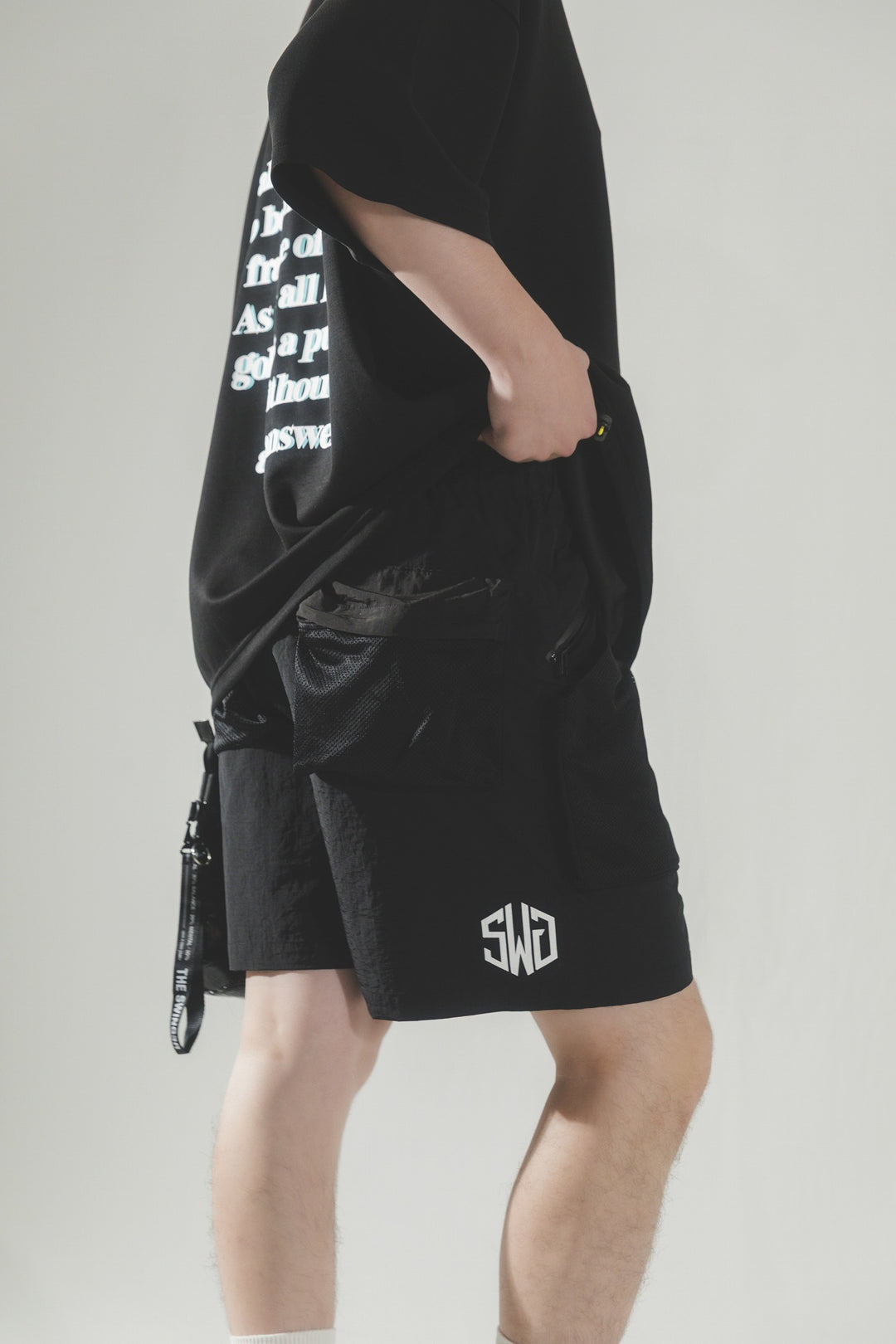 MULTIFUNCTIONAL SHORTS, BLACK